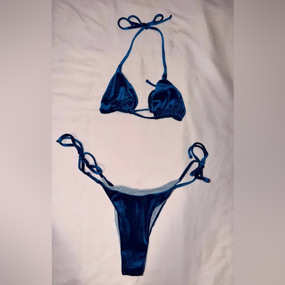 Chic Velvet Blue Bikini Set - Picture 2 of 3